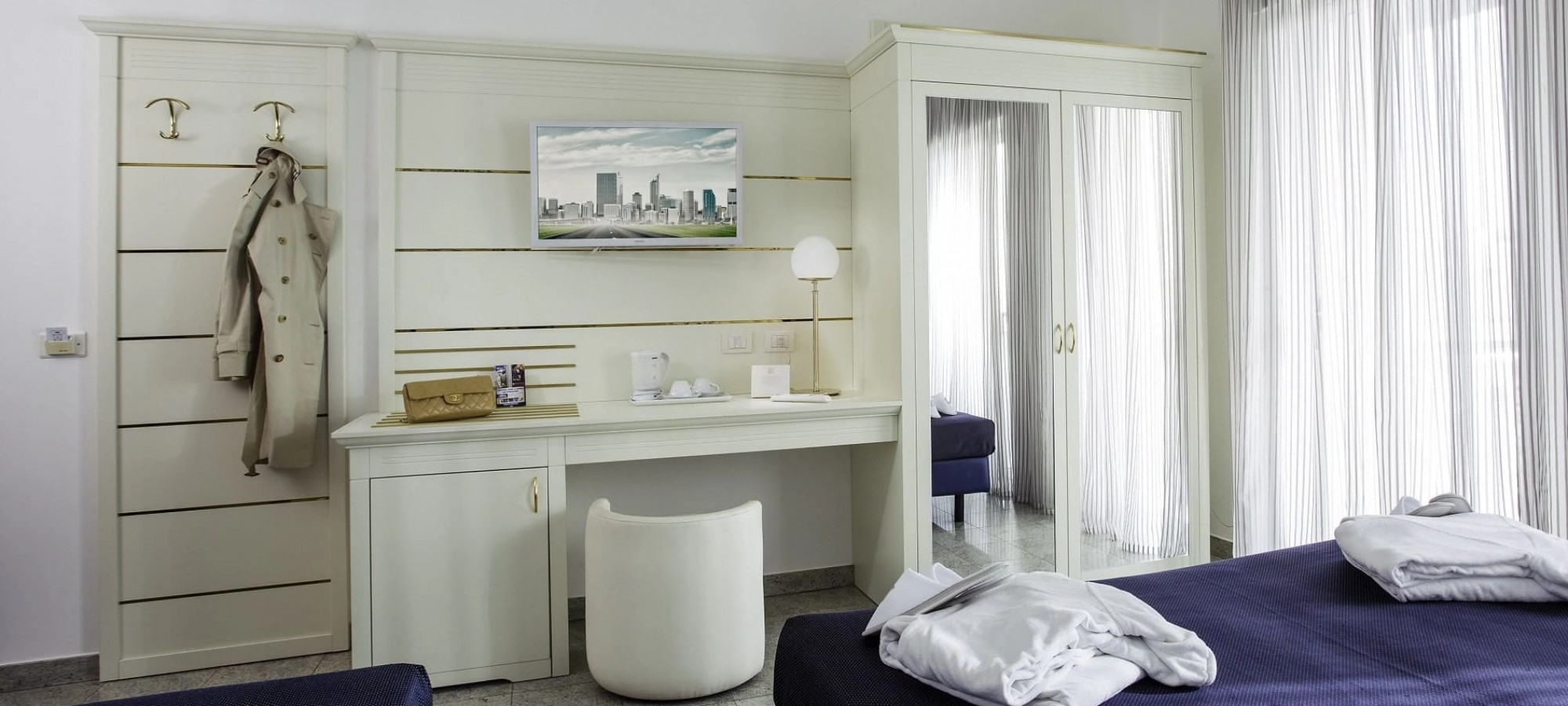 media._61A4623 TVlight-min