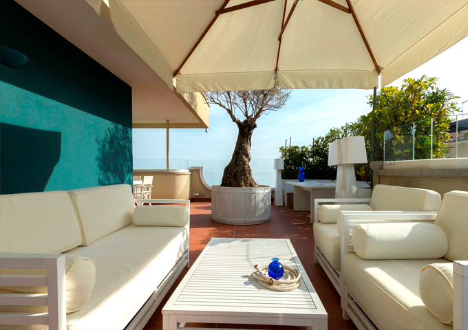 media.attico one suite riccione salotto esterno