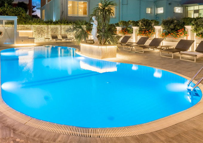 media.piscina2_700x525