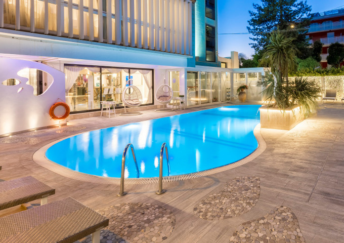 media.piscina_2000x1330