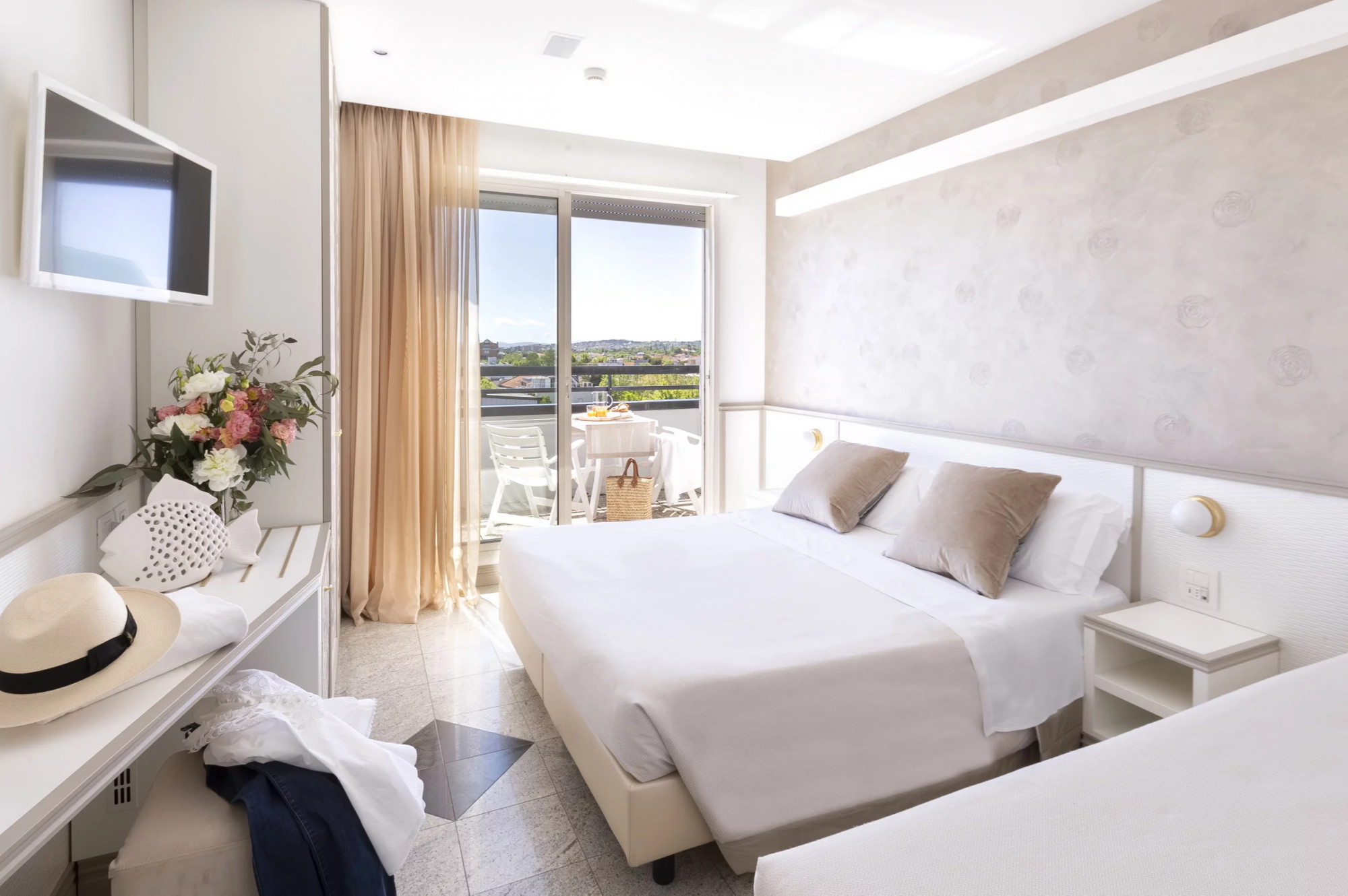 hotel colombo viale ceccarini riccione